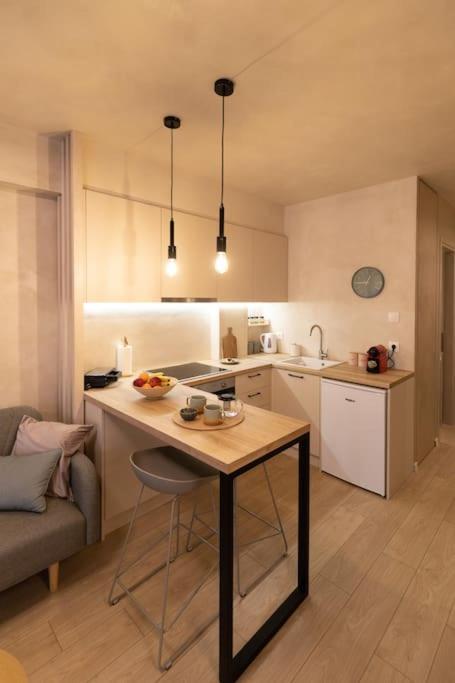 Apo-Zachari Elegant Apartment ラリサ エクステリア 写真